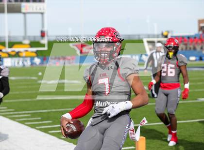 Thumbnail 1 in Guyer vs. Cedar Hill (UIL 6A Division 2 Semifinal) photogallery.