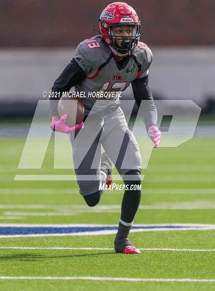 Thumbnail 2 in Guyer vs. Cedar Hill (UIL 6A Division 2 Semifinal) photogallery.