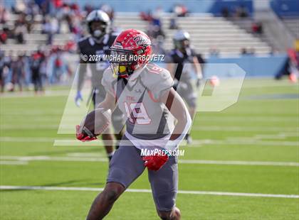 Thumbnail 1 in Guyer vs. Cedar Hill (UIL 6A Division 2 Semifinal) photogallery.