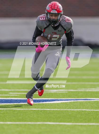 Thumbnail 3 in Guyer vs. Cedar Hill (UIL 6A Division 2 Semifinal) photogallery.
