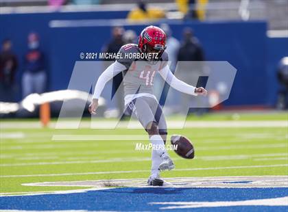Thumbnail 2 in Guyer vs. Cedar Hill (UIL 6A Division 2 Semifinal) photogallery.