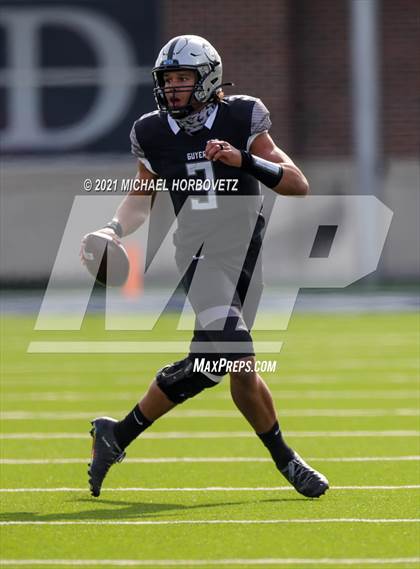 Thumbnail 1 in Guyer vs. Cedar Hill (UIL 6A Division 2 Semifinal) photogallery.