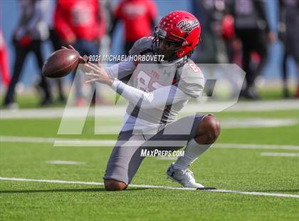 Thumbnail 1 in Guyer vs. Cedar Hill (UIL 6A Division 2 Semifinal) photogallery.
