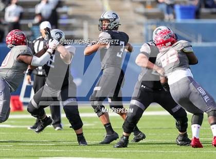 Thumbnail 3 in Guyer vs. Cedar Hill (UIL 6A Division 2 Semifinal) photogallery.