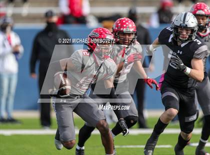Thumbnail 3 in Guyer vs. Cedar Hill (UIL 6A Division 2 Semifinal) photogallery.