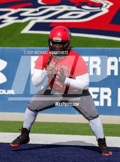 Thumbnail 1 in Guyer vs. Cedar Hill (UIL 6A Division 2 Semifinal) photogallery.