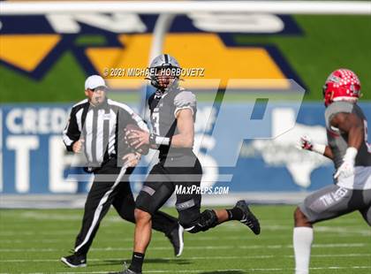 Thumbnail 1 in Guyer vs. Cedar Hill (UIL 6A Division 2 Semifinal) photogallery.