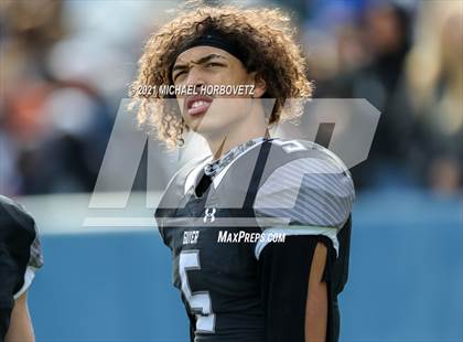 Thumbnail 1 in Guyer vs. Cedar Hill (UIL 6A Division 2 Semifinal) photogallery.