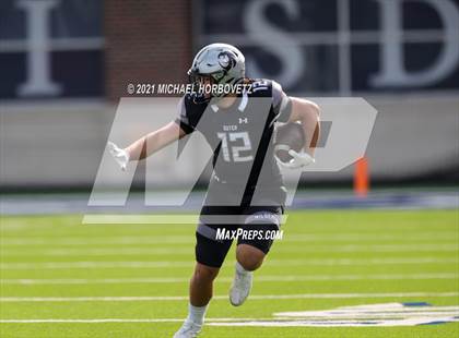 Thumbnail 2 in Guyer vs. Cedar Hill (UIL 6A Division 2 Semifinal) photogallery.