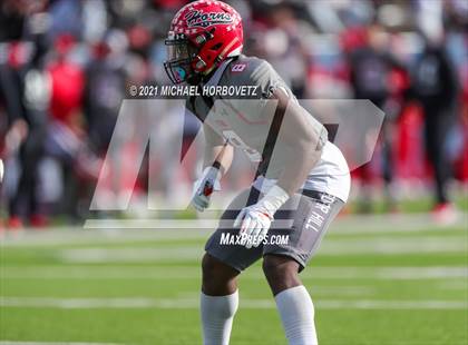 Thumbnail 2 in Guyer vs. Cedar Hill (UIL 6A Division 2 Semifinal) photogallery.