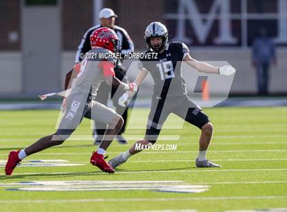 Thumbnail 2 in Guyer vs. Cedar Hill (UIL 6A Division 2 Semifinal) photogallery.