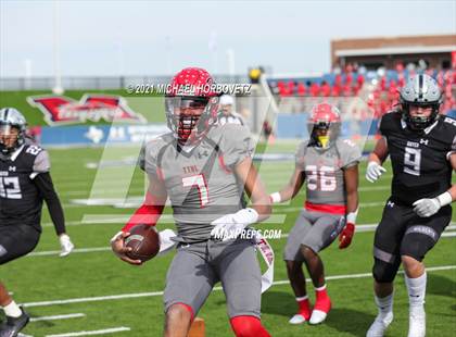 Thumbnail 3 in Guyer vs. Cedar Hill (UIL 6A Division 2 Semifinal) photogallery.