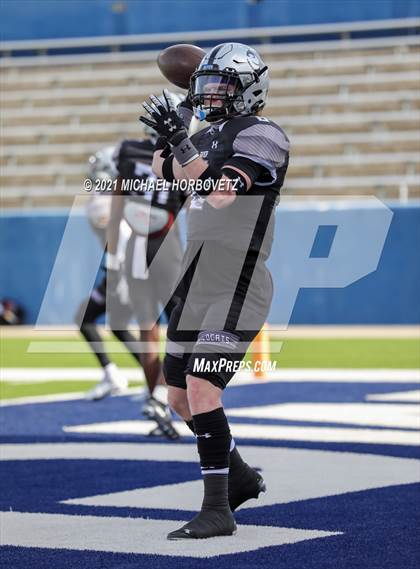 Thumbnail 2 in Guyer vs. Cedar Hill (UIL 6A Division 2 Semifinal) photogallery.