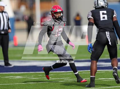 Thumbnail 1 in Guyer vs. Cedar Hill (UIL 6A Division 2 Semifinal) photogallery.