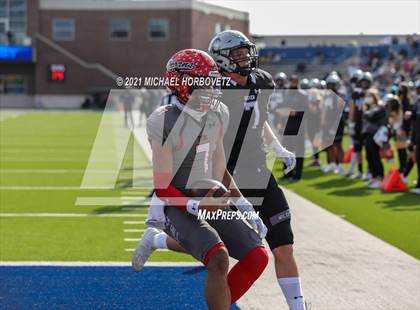 Thumbnail 3 in Guyer vs. Cedar Hill (UIL 6A Division 2 Semifinal) photogallery.