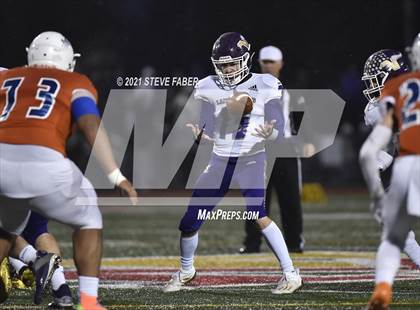 Thumbnail 3 in Graham-Kapowsin vs. Lake Stevens (WIAA 4A Final)  photogallery.