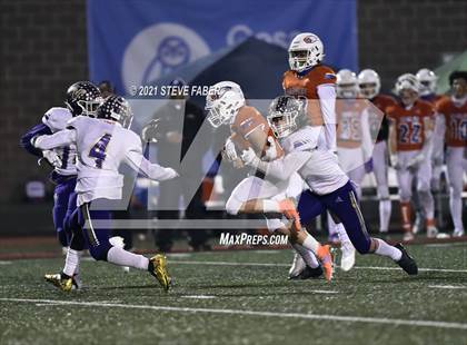 Thumbnail 3 in Graham-Kapowsin vs. Lake Stevens (WIAA 4A Final)  photogallery.