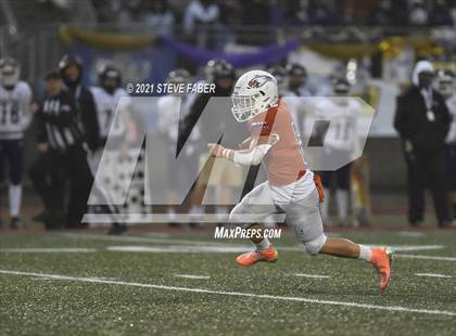 Thumbnail 1 in Graham-Kapowsin vs. Lake Stevens (WIAA 4A Final)  photogallery.
