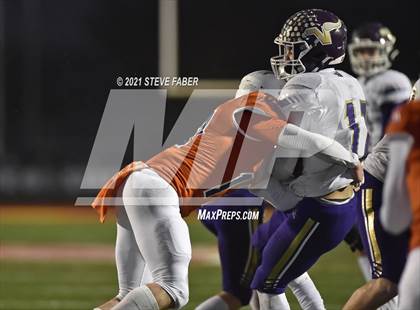 Thumbnail 1 in Graham-Kapowsin vs. Lake Stevens (WIAA 4A Final)  photogallery.