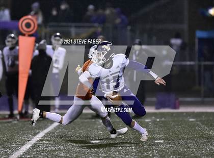 Thumbnail 2 in Graham-Kapowsin vs. Lake Stevens (WIAA 4A Final)  photogallery.