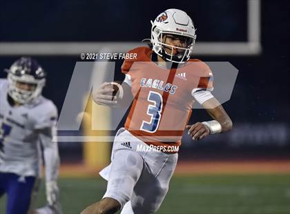 Thumbnail 1 in Graham-Kapowsin vs. Lake Stevens (WIAA 4A Final)  photogallery.