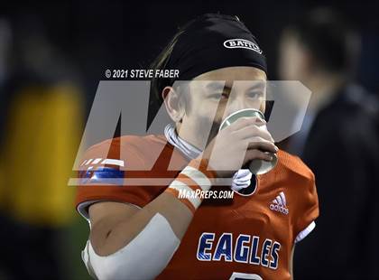 Thumbnail 2 in Graham-Kapowsin vs. Lake Stevens (WIAA 4A Final)  photogallery.