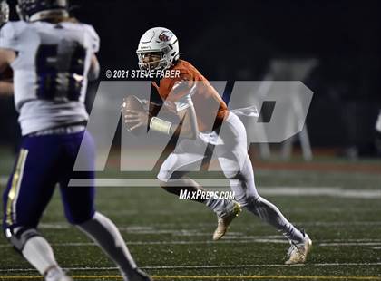 Thumbnail 2 in Graham-Kapowsin vs. Lake Stevens (WIAA 4A Final)  photogallery.