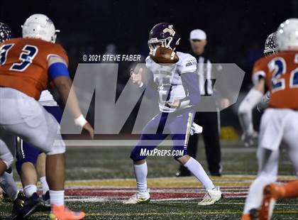Thumbnail 2 in Graham-Kapowsin vs. Lake Stevens (WIAA 4A Final)  photogallery.