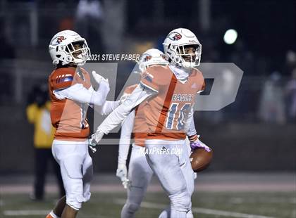 Thumbnail 1 in Graham-Kapowsin vs. Lake Stevens (WIAA 4A Final)  photogallery.