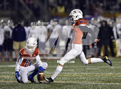 Thumbnail 1 in Graham-Kapowsin vs. Lake Stevens (WIAA 4A Final)  photogallery.