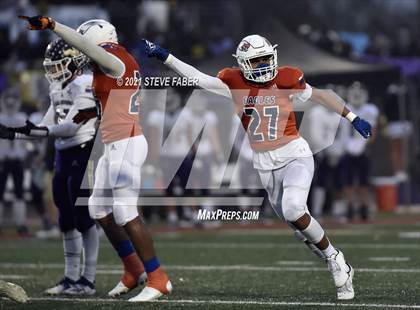 Thumbnail 2 in Graham-Kapowsin vs. Lake Stevens (WIAA 4A Final)  photogallery.