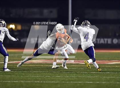 Thumbnail 1 in Graham-Kapowsin vs. Lake Stevens (WIAA 4A Final)  photogallery.