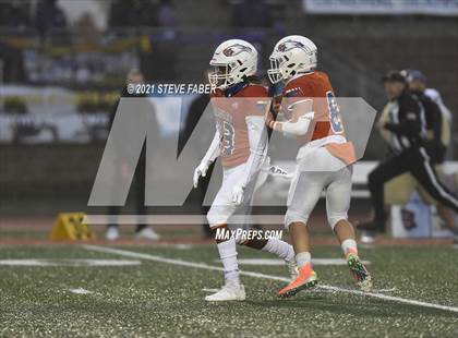 Thumbnail 2 in Graham-Kapowsin vs. Lake Stevens (WIAA 4A Final)  photogallery.