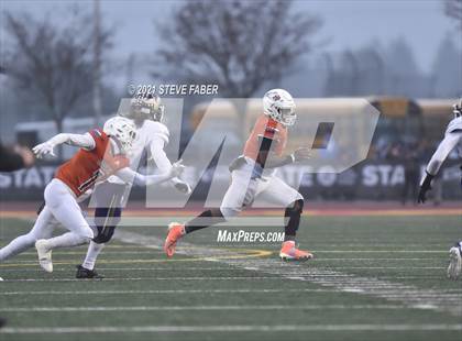 Thumbnail 2 in Graham-Kapowsin vs. Lake Stevens (WIAA 4A Final)  photogallery.