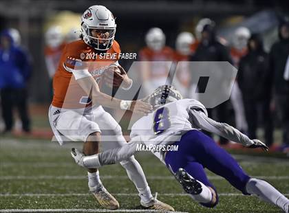 Thumbnail 2 in Graham-Kapowsin vs. Lake Stevens (WIAA 4A Final)  photogallery.