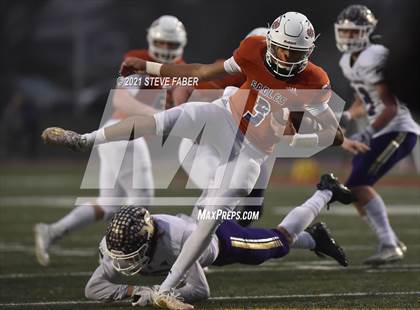 Thumbnail 2 in Graham-Kapowsin vs. Lake Stevens (WIAA 4A Final)  photogallery.