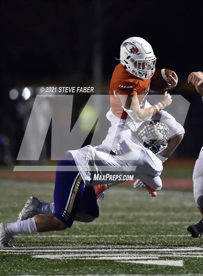 Thumbnail 2 in Graham-Kapowsin vs. Lake Stevens (WIAA 4A Final)  photogallery.