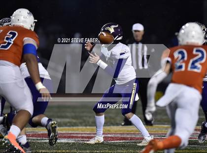 Thumbnail 1 in Graham-Kapowsin vs. Lake Stevens (WIAA 4A Final)  photogallery.