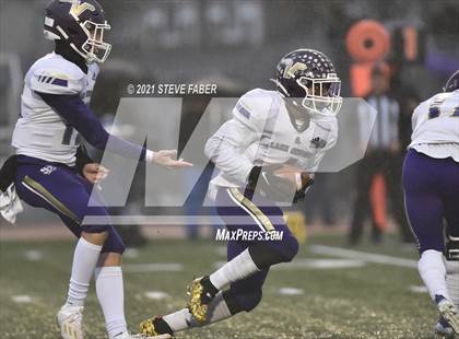 Thumbnail 2 in Graham-Kapowsin vs. Lake Stevens (WIAA 4A Final)  photogallery.