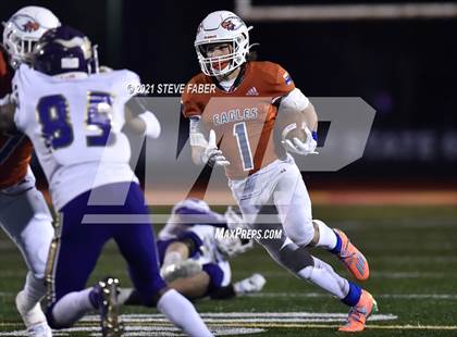Thumbnail 1 in Graham-Kapowsin vs. Lake Stevens (WIAA 4A Final)  photogallery.