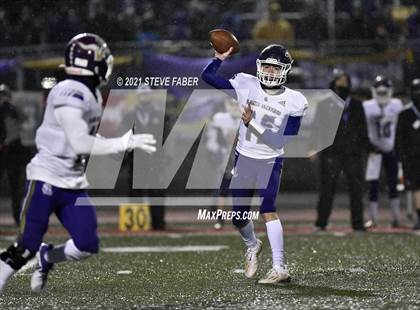 Thumbnail 2 in Graham-Kapowsin vs. Lake Stevens (WIAA 4A Final)  photogallery.