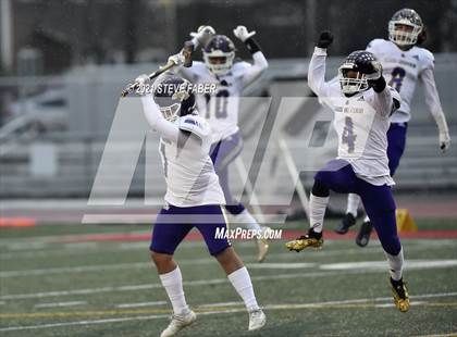 Thumbnail 1 in Graham-Kapowsin vs. Lake Stevens (WIAA 4A Final)  photogallery.