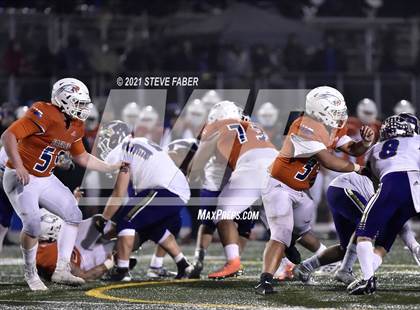 Thumbnail 2 in Graham-Kapowsin vs. Lake Stevens (WIAA 4A Final)  photogallery.