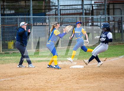 Thumbnail 2 in West Orange Stark vs Evadale @ Evadale Tournament  photogallery.
