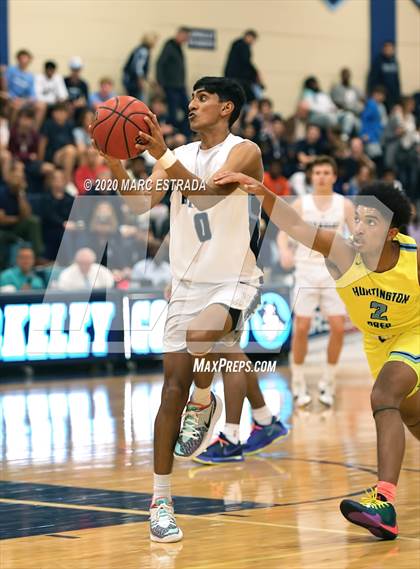 Thumbnail 2 in Berkeley Prep vs Huntington Prep ( National Hoop Fest Tournament) photogallery.