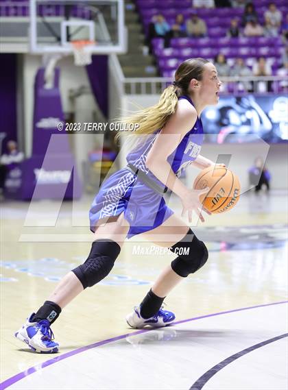 Thumbnail 2 in Fremont vs. Mountain Ridge (UHSAA 6A Quarterfinal) photogallery.