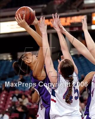 Thumbnail 2 in Sacramento vs. St. Ignatius (CIF NorCal D3 Final) photogallery.