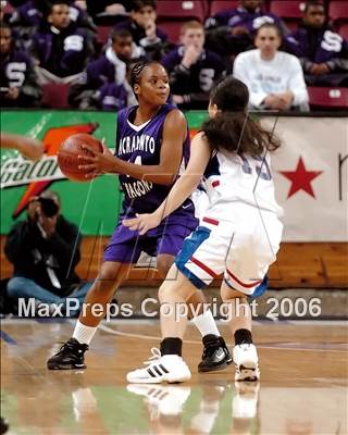 Thumbnail 2 in Sacramento vs. St. Ignatius (CIF NorCal D3 Final) photogallery.