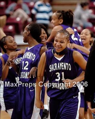 Thumbnail 3 in Sacramento vs. St. Ignatius (CIF NorCal D3 Final) photogallery.