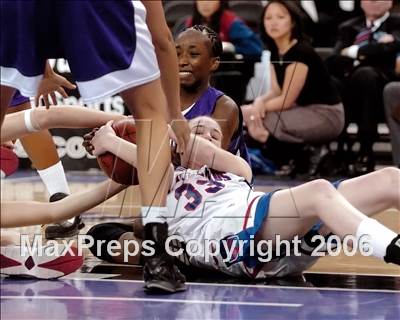 Thumbnail 3 in Sacramento vs. St. Ignatius (CIF NorCal D3 Final) photogallery.